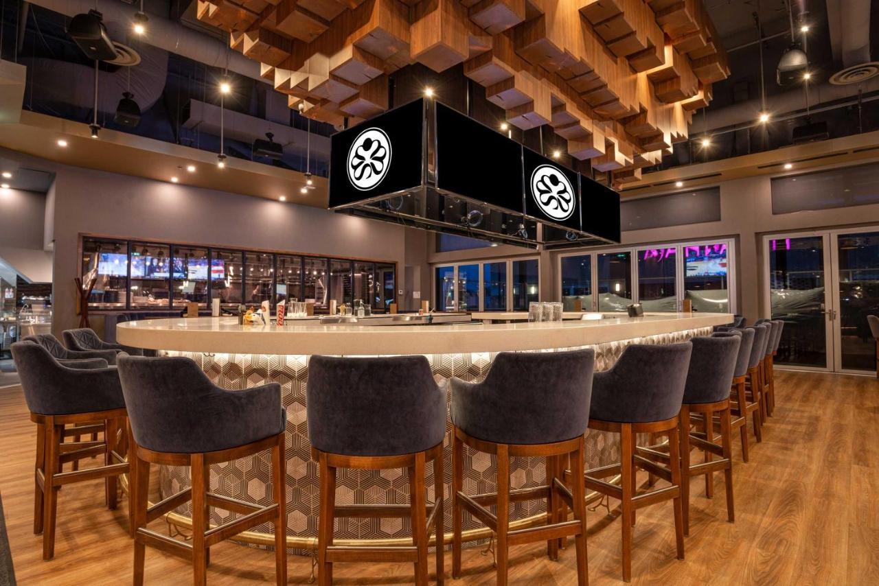 Sandman Signature Ottawa Airport Hotel Exterior photo
