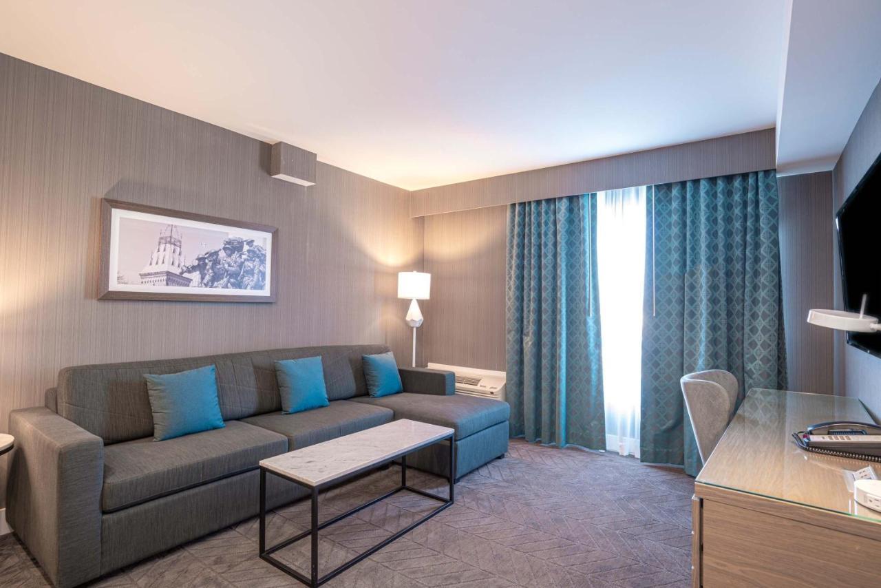 Sandman Signature Ottawa Airport Hotel Exterior photo
