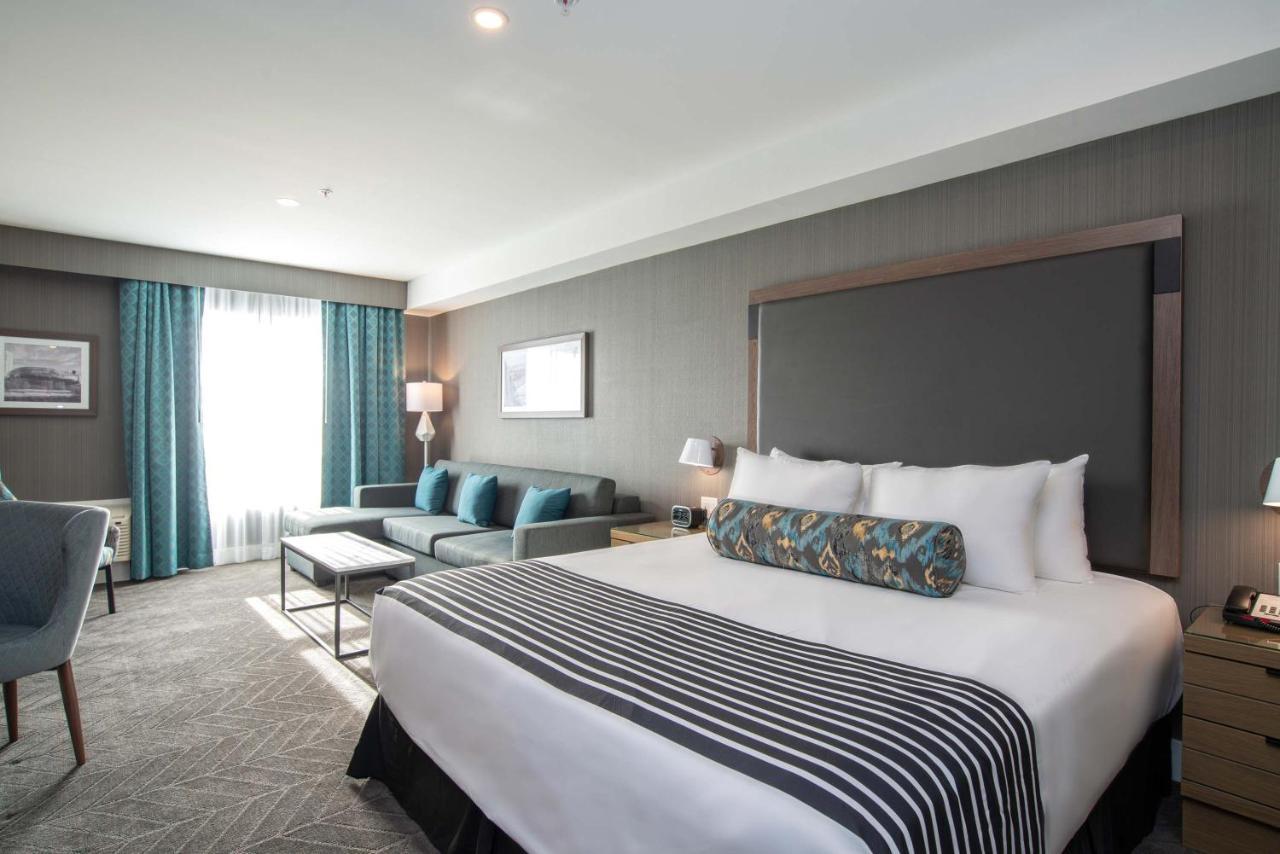 Sandman Signature Ottawa Airport Hotel Exterior photo