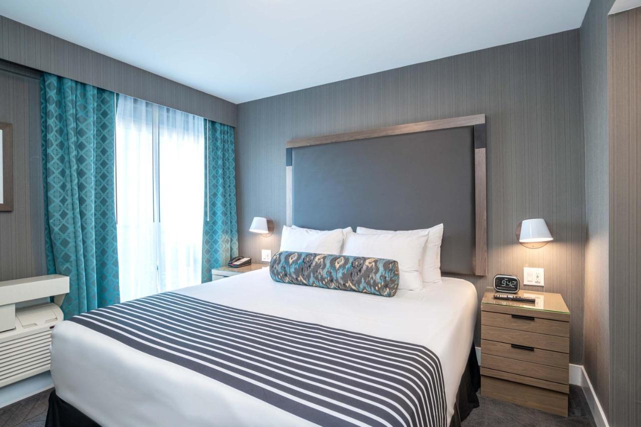 Sandman Signature Ottawa Airport Hotel Exterior photo